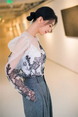 高圆圆薄纱透视裙性感女神范迷人写真_3