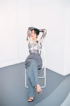 高圆圆薄纱透视裙性感女神范迷人写真_4