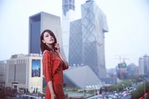 高圆圆露背红裙性感美艳写真图片_7