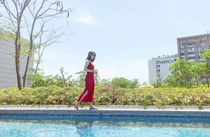 高圆圆露背红裙性感美艳写真图片_8
