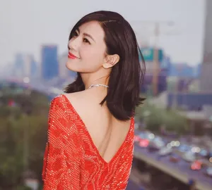 国名女神高圆圆露背礼服街拍图片_6