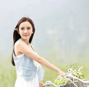 杨幂杨颖高圆圆董洁那些出道多年依旧清纯的明星_11