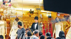 单身男女2探班周渝民亲昵打高圆圆屁股_6