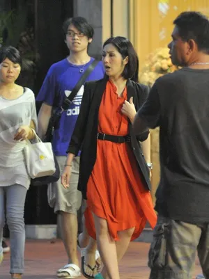 单身男女2探班周渝民亲昵打高圆圆屁股_13