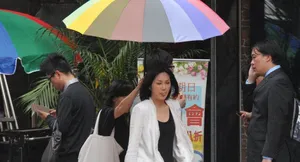 单身男女2探班周渝民亲昵打高圆圆屁股_15