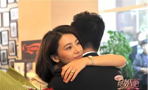 咱们结婚吧曝剧照黄海波下跪求婚高圆圆幸福落泪