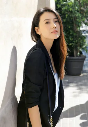 高圆圆曝畅游欧洲美照笑容甜美清新可人_2