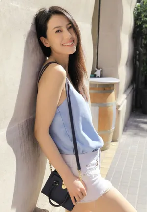 高圆圆曝畅游欧洲美照笑容甜美清新可人_4