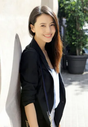高圆圆曝畅游欧洲美照笑容甜美清新可人_6