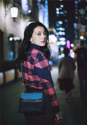 高圆圆纽约街头夜拍回眸百媚生