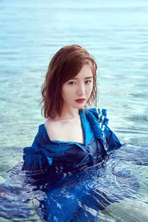 毛晓彤海边性感湿身写真图片