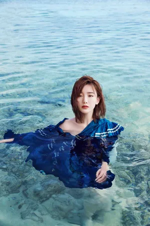 毛晓彤海边性感湿身写真图片