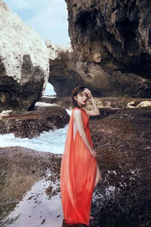 毛晓彤海边性感湿身写真图片_3