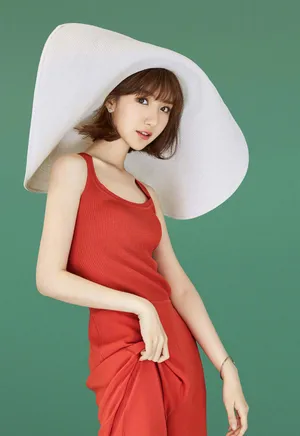 毛晓彤甜美迷人时尚写真图片_1