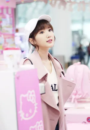 毛晓彤粉色小清新机场甜美写真图片_3