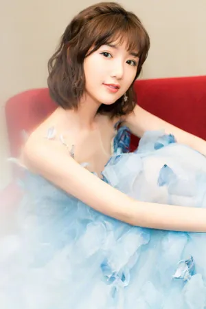 毛晓彤超美蓝色礼服活动照图片_1