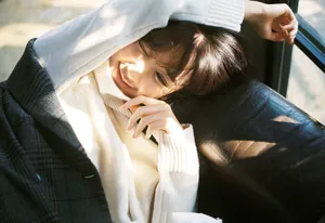 毛晓彤冬日文艺风唯美写真图片_2
