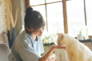 毛晓彤可爱宠物合影写真_3