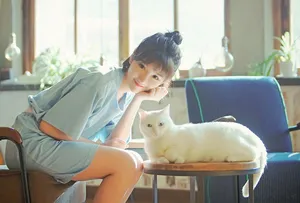 毛晓彤可爱宠物合影写真_4