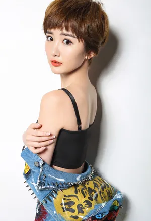 短发美女毛晓彤性感写真图片_3