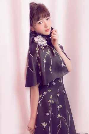毛晓彤写真图：化身复古甜美公主_6