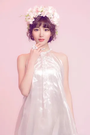 毛晓彤写真图：化身复古甜美公主_7