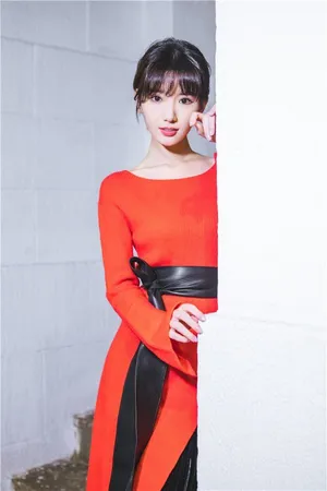 红色长裙性感美女毛晓彤精灵仙子清纯美女写真图片
