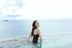 迪丽热巴性感泳装写真图片_2