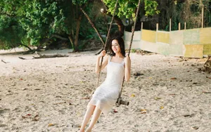 迪丽热巴沙滩甜美秋千写真图片_2