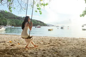 迪丽热巴沙滩甜美秋千写真图片_3