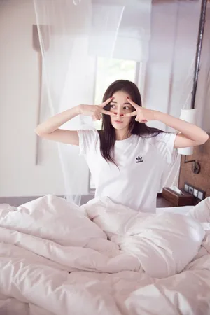迪丽热巴清新甜美写真图片_2