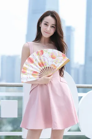 迪丽热巴品牌活动照图片