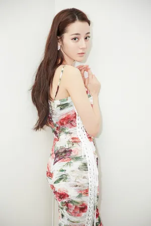 迪丽热巴《一千零一夜》发布会甜美写真图片_3