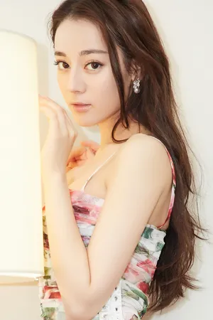 迪丽热巴《一千零一夜》发布会甜美写真图片_5