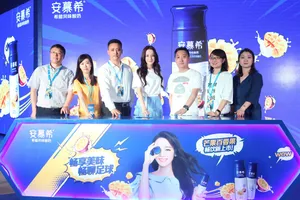 迪丽热巴清新甜美活动照图片