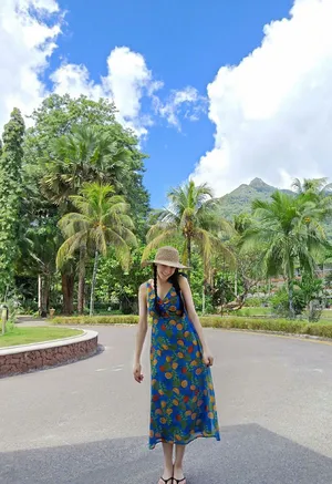 迪丽热巴可爱俏皮街拍写真图片_3