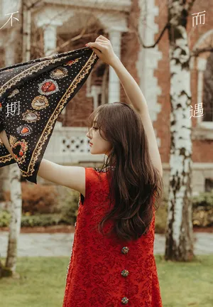 迪丽热巴性感魅惑复古风写真图片