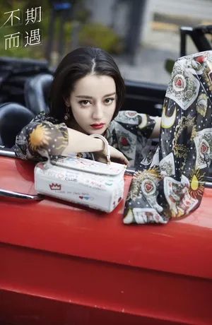迪丽热巴性感魅惑复古风写真图片_3