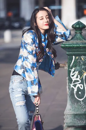 迪丽热巴性感街拍写真图片