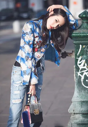 迪丽热巴性感街拍写真图片_2