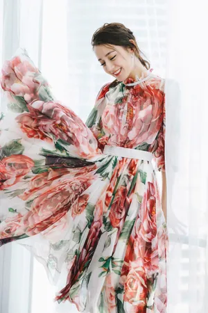 迪丽热巴印花长裙甜美性感写真图片_3