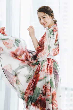 迪丽热巴印花长裙甜美性感写真图片_4
