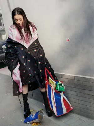 迪丽热巴可爱吃货时尚大片写真图片_6