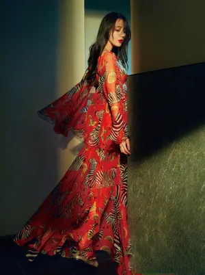 迪丽热巴性感妩媚光影写真图片_5