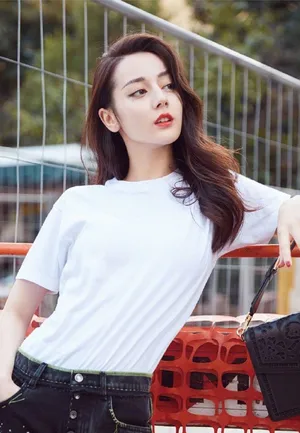 迪丽热巴春季时尚街拍图片_8