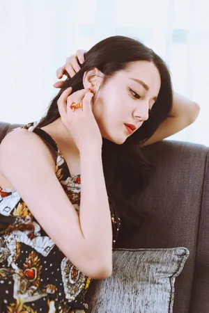 迪丽热巴《烈火如歌》发布会娇俏甜美写真图片_1