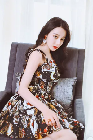 迪丽热巴《烈火如歌》发布会娇俏甜美写真图片_6