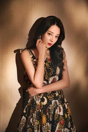 迪丽热巴《烈火如歌》发布会娇俏甜美写真图片_7