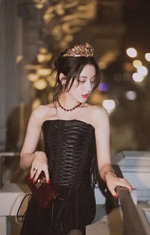 迪丽热巴米兰时装周性感图片_6