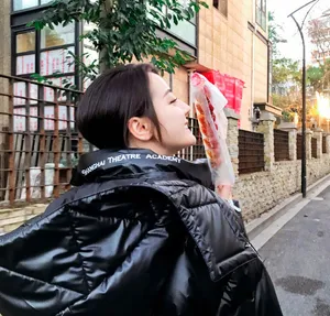 迪丽热巴冬日甜美街拍写真图片_1